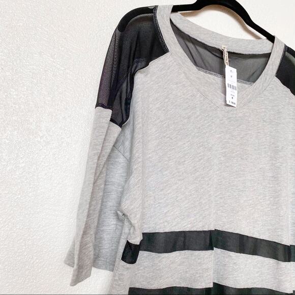 Emma & Sam LF Split Side Mesh Panel Top Size Medium - Picture 3 of 9